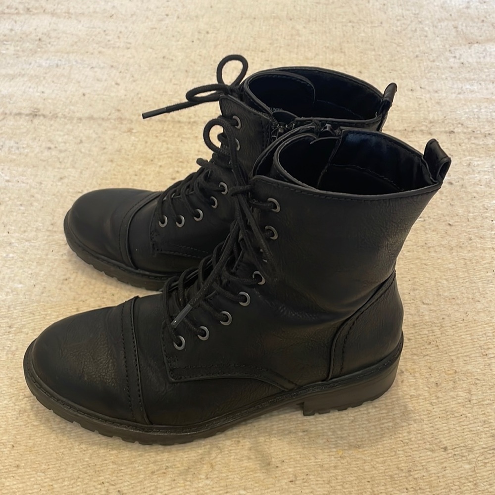 Universal Thread Black Boots 🖤